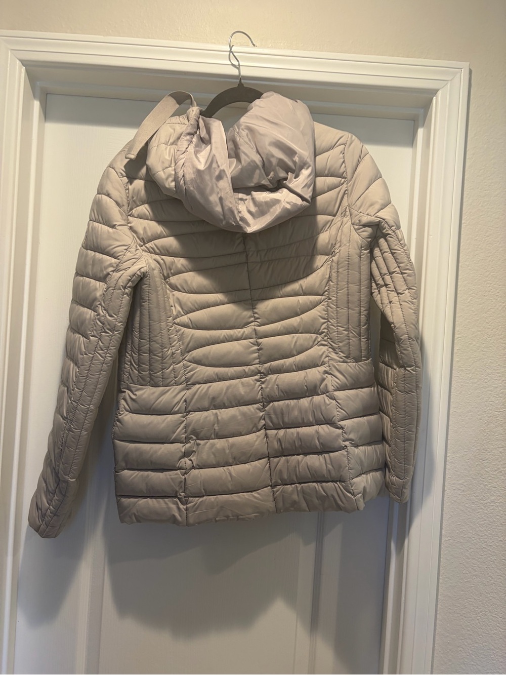 Women’s Lightweight Hooded Puffer Jacket - Taupe - Picture 2 of 5